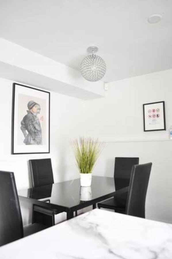 Cozy 1 Bd Suite Centrally Located นอร์ทแวนคูเวอร์ ภายนอก รูปภาพ