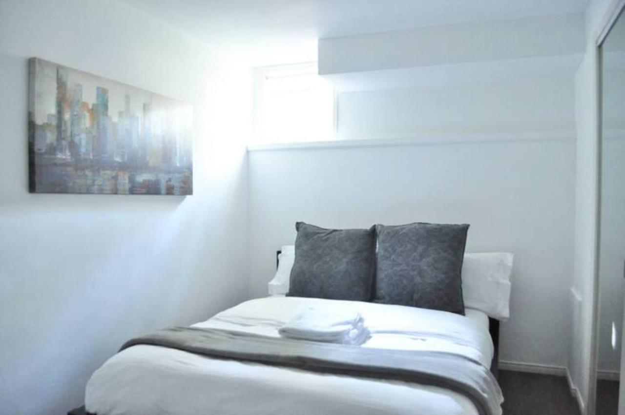Cozy 1 Bd Suite Centrally Located นอร์ทแวนคูเวอร์ ภายนอก รูปภาพ