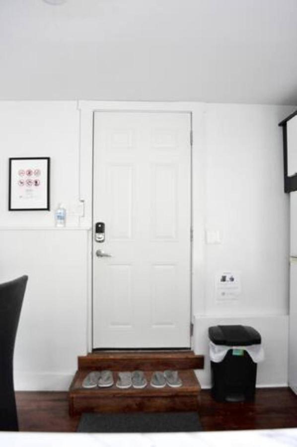 Cozy 1 Bd Suite Centrally Located นอร์ทแวนคูเวอร์ ภายนอก รูปภาพ